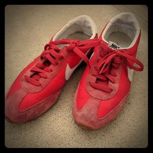 Vintage red nike sneaker 7.5